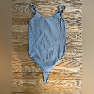 SKIMS ESSENTIAL SCOOP NECK BODYSUIT